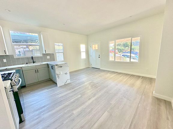 2nd image of 1639 Micheltorena St Unit 1/4