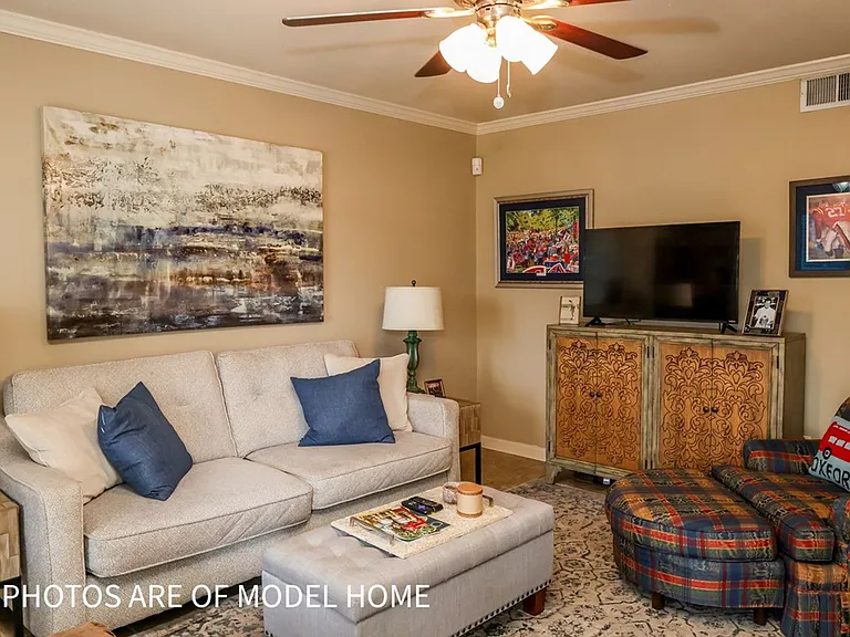905 Park Ln — Photo 12