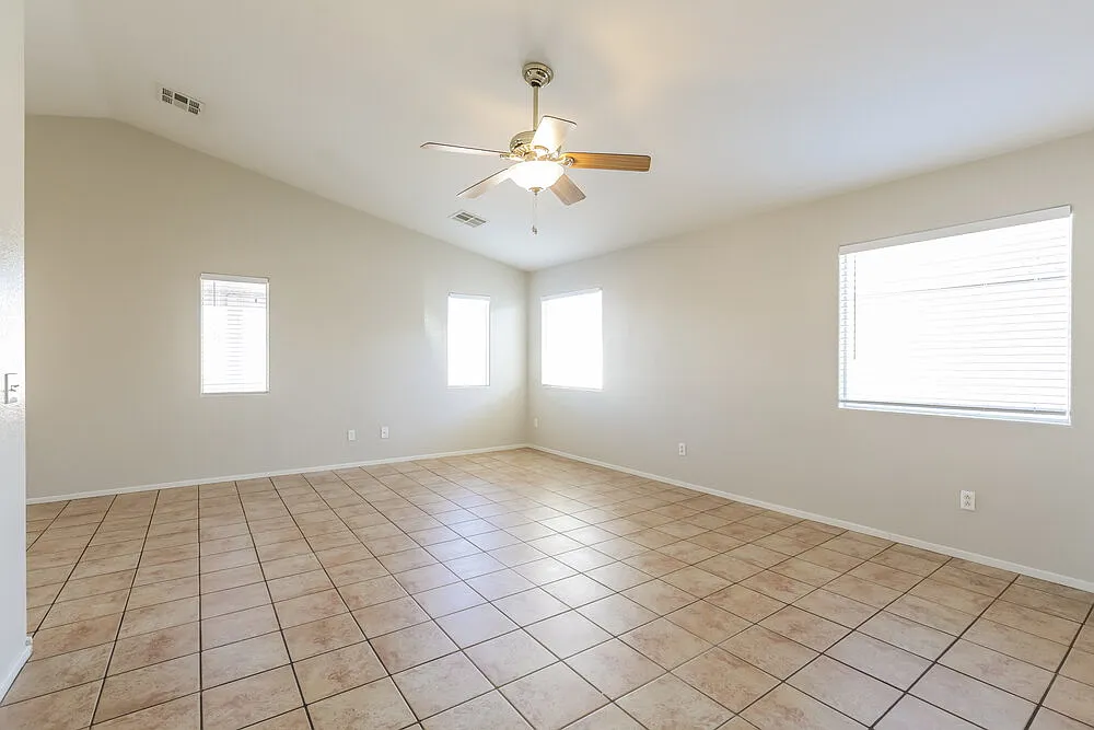3 bed, 2.0 bath, 1368 sqft, $1,930 — Photo 4