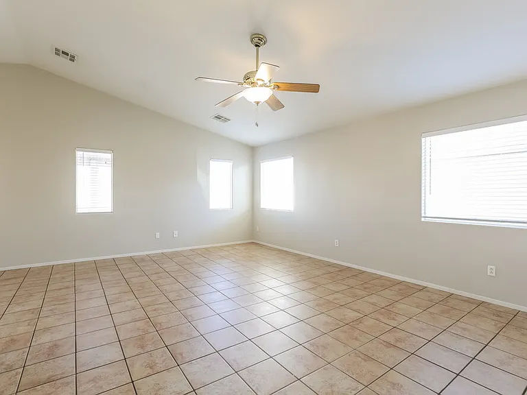 5420 Pepperpike Ave — Photo 4
