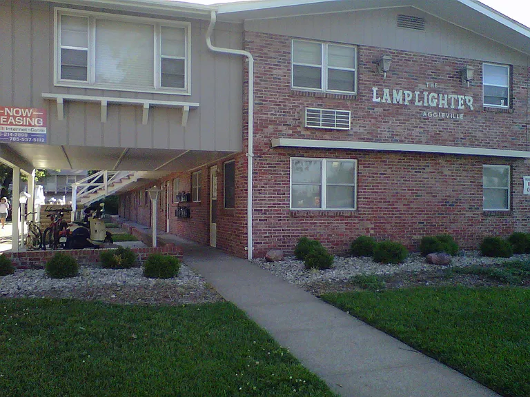 525 N Manhattan Ave — Photo 2