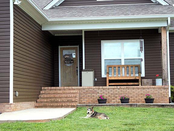 4th image of 243 Blackberry Ln