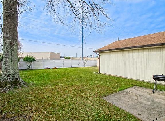 5th image of 2024 S Glencove Ln