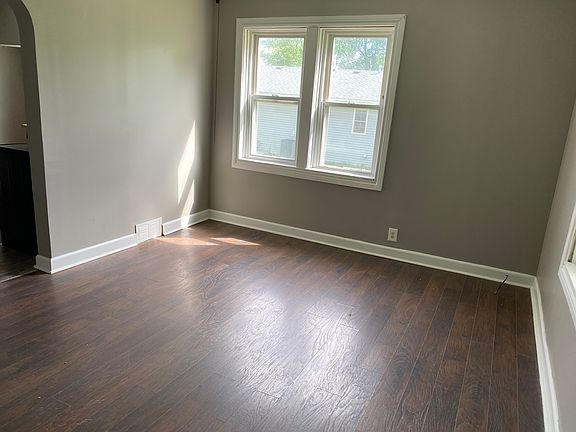 4th image of 312 S Oak St APT 1