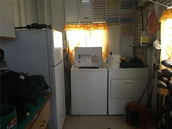 3rd image of 713 Fairmount Dr