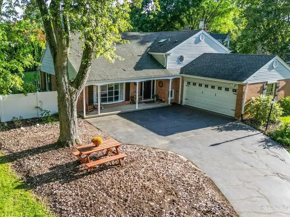 6507 Field Ct, Crystal Lake, IL 60012