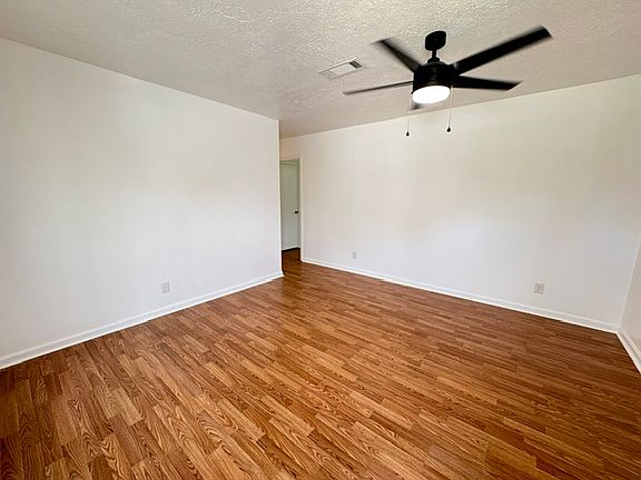 3rd image of 5754 Darien Dr