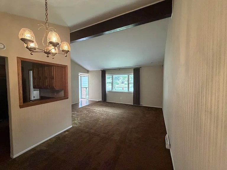 1187 Golden Gate Blvd — Photo 13