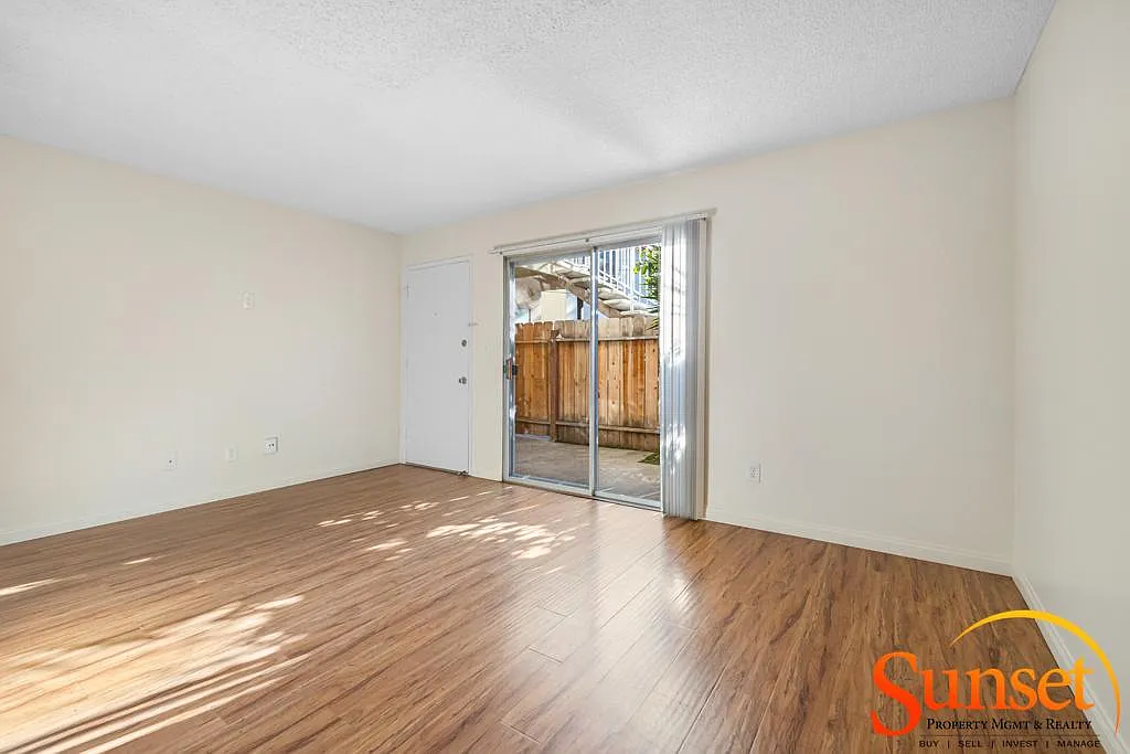2 bed, 700 sqft, $3,150 — Photo 1