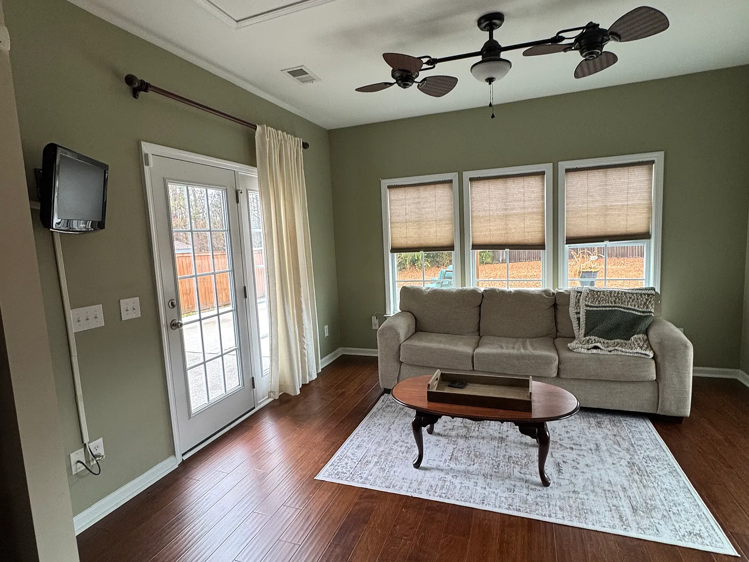 5 bed, 3.5 bath, 3220 sqft, $3,400 — Photo 4