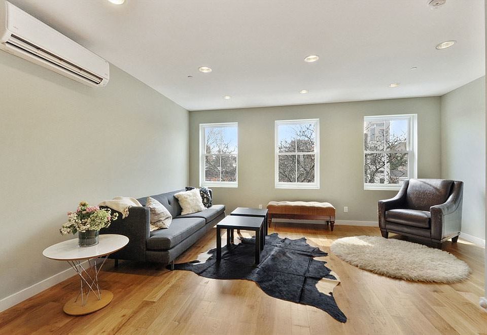 1st image of 289 13th St APT 4R