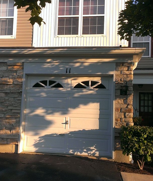 1st image of 11 Oakton Dr