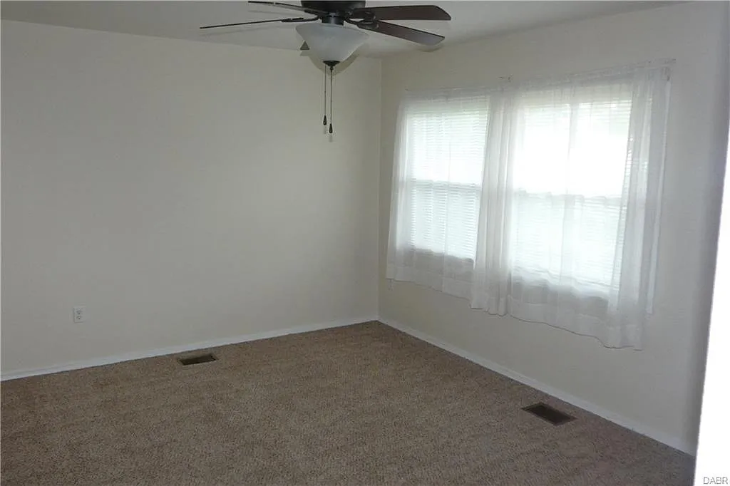 891 Omard Dr photo 1