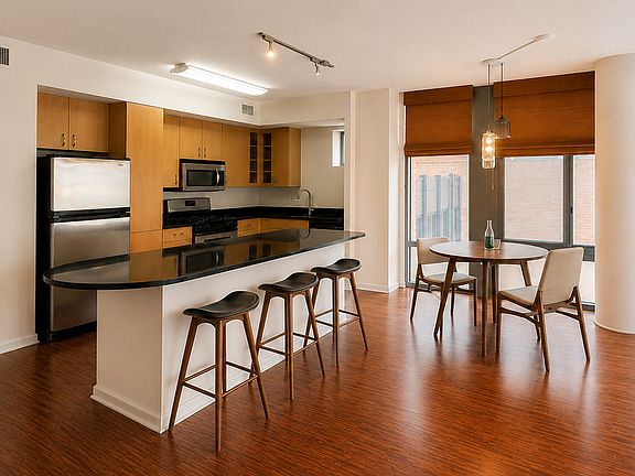 5th image of 440 L St NW Unit 305