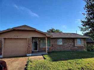 729 W Main St, Moore, OK 73160