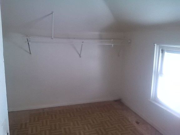3rd image of 927 Sunset Ave