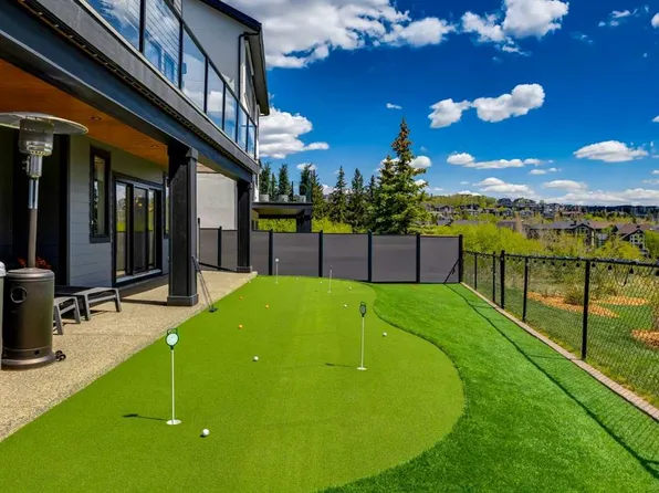 13 N Timberline Ct SW, Calgary, AB T3H 6C8