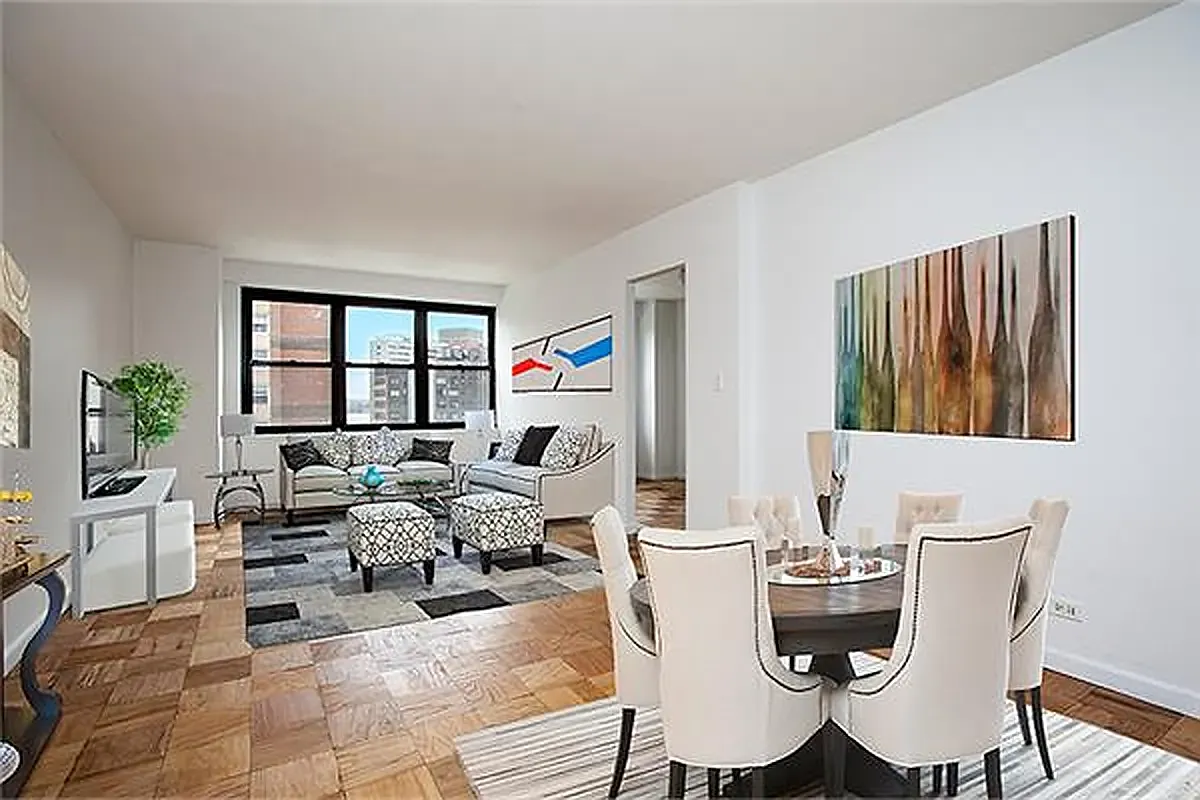 245 E 25th St APT 6B photo 1