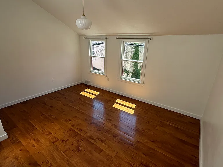 1240 Filson St — Photo 4