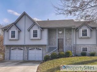 407 SE Onyx Cir, Lees Summit, MO 64063