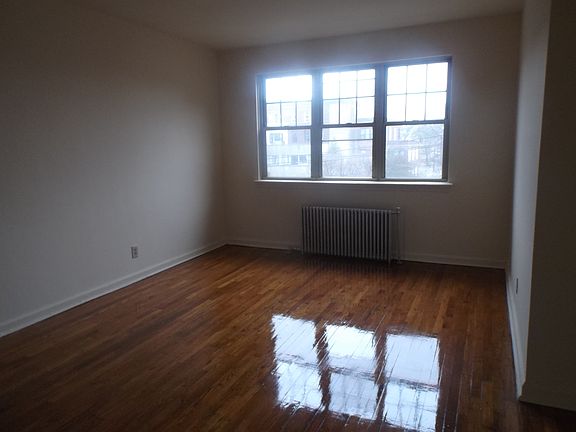 2nd image of 831 Chancellor Ave #64e757406