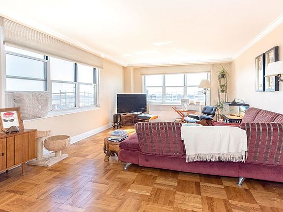 3rd image of 3935 Blackstone Ave APT 12C