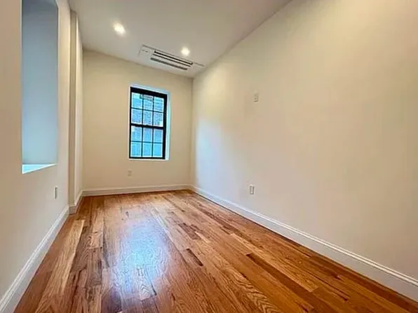 512 Grand Street image 8 of 10