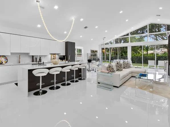 5372 NW 21st Ave, Boca Raton, FL 33496