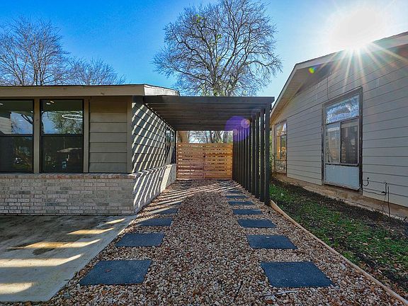 3rd image of 1513 Cloverleaf Dr