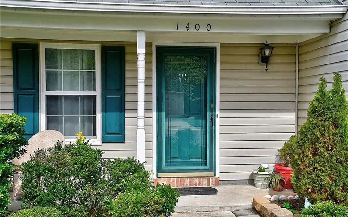 4 bed, 2074 sqft, $2,800 — Photo 2
