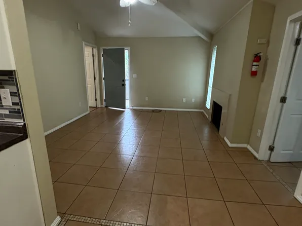 1151 S Chestnut Ave Unit 201, Fresno, CA 93702