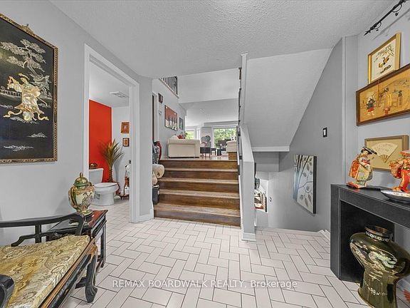 4th image of 24 Hackett St
