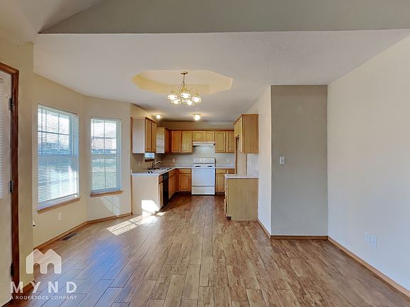 5th image of 701 N Pinewood Ave