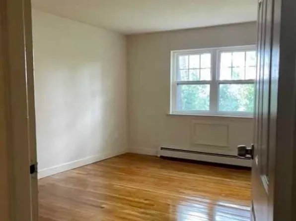 220 Meadow Lane image 2 of 6