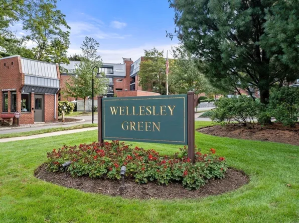 65 Grove St APT 444, Wellesley, MA 02482