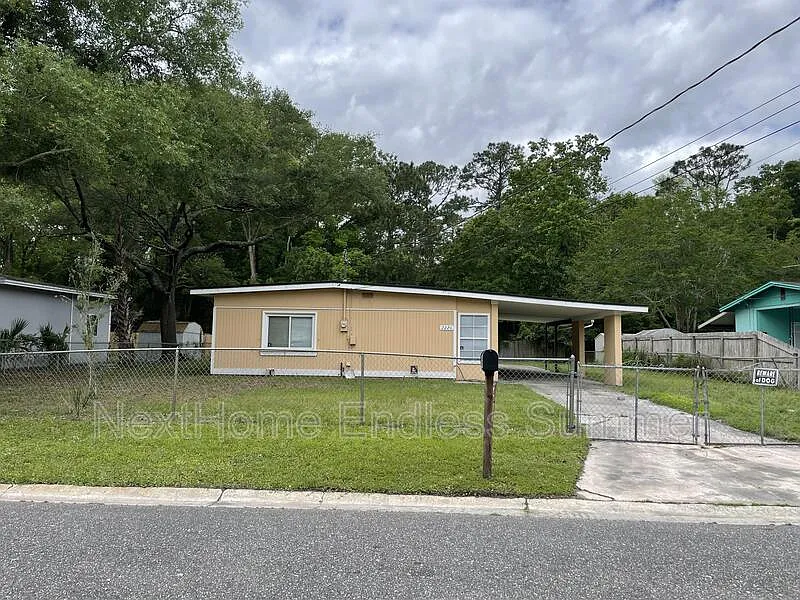 2226 Leon Rd