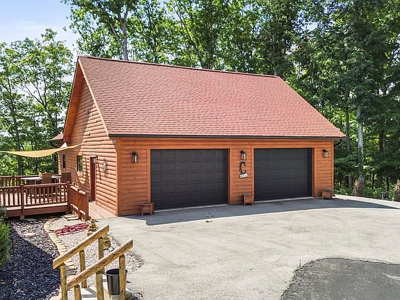 5th image of 396 Laurel Wood Dr