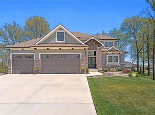 6 Grand Prairie Dr, Lake Winnebago, MO 64034