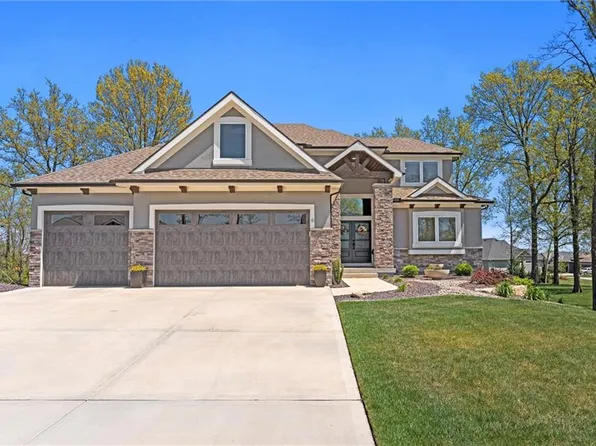 6 Grand Prairie Dr, Lake Winnebago, MO 64034