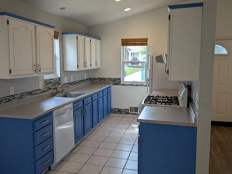 3324 Buckingham Ave — Photo 5