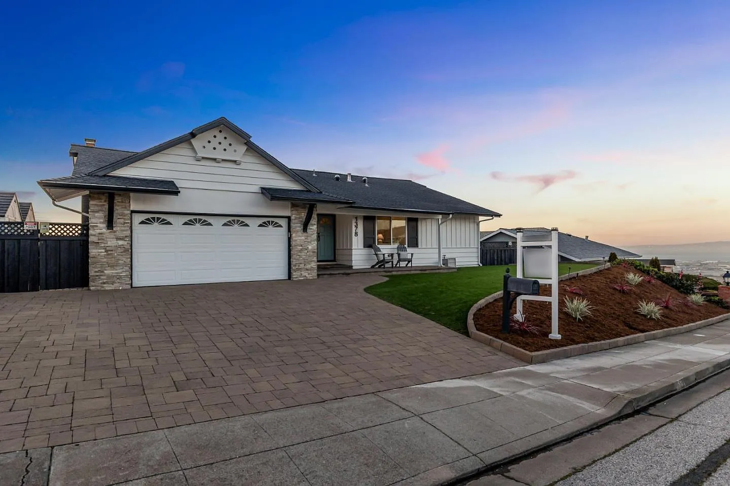 1378 Manzanita Dr photo 1