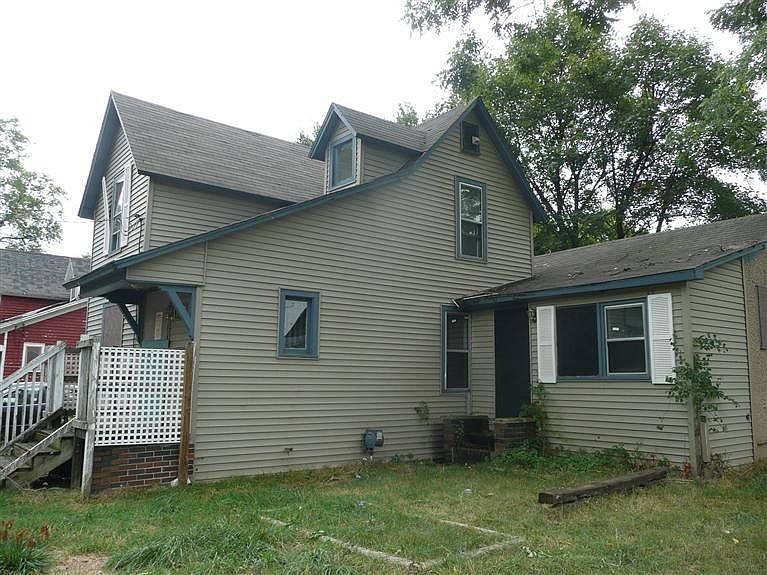 2nd image of 732 Roskam Ct