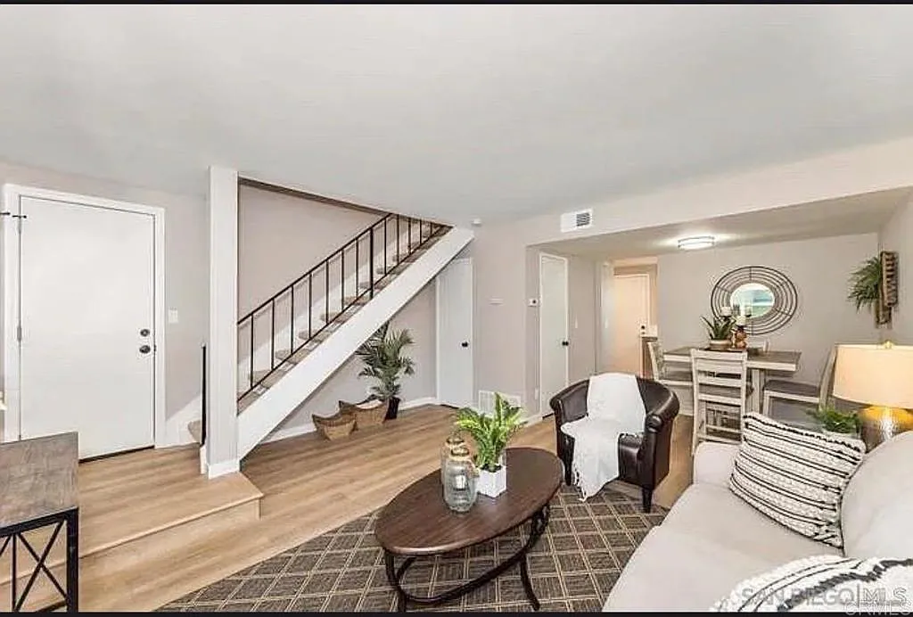 2 bed, 1.5 bath, 996 sqft, $3,000 — Photo 2