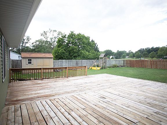 5th image of 3330 Calumet Ave