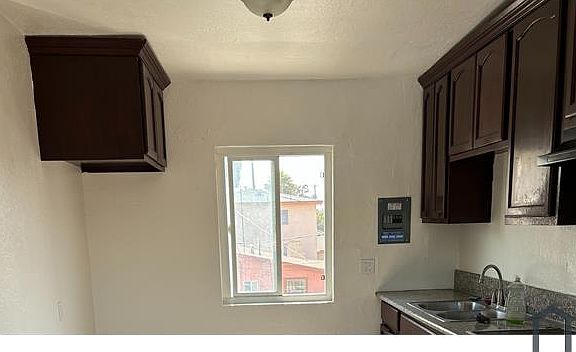 3rd image of 921 E 91st St #4