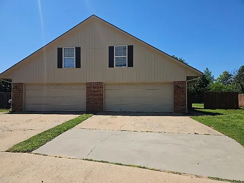 3827 Belhaven Cir Photo 1