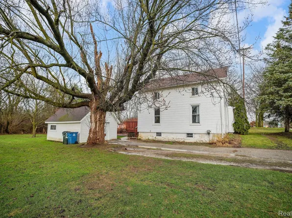 4116 Grand Blanc Rd, Swartz Creek, MI 48473