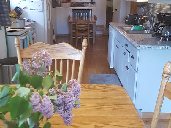 5th image of 616 Fisher St