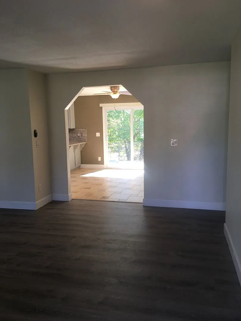 Candlewood Neighborhood close to pond! — Photo 3