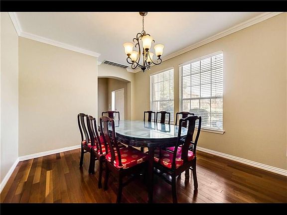 4th image of 102 Parkhurst Ln
